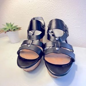 GUESS WG STUDS Wedge